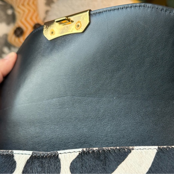 *RARE* EXCELLENT CONDITION Authentic Burberry calf hair zebra crossbody. - Picture 7 of 13